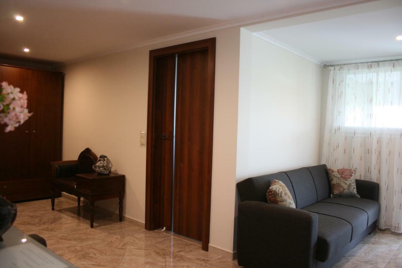 Rea Hotel Paralía Buitenkant foto