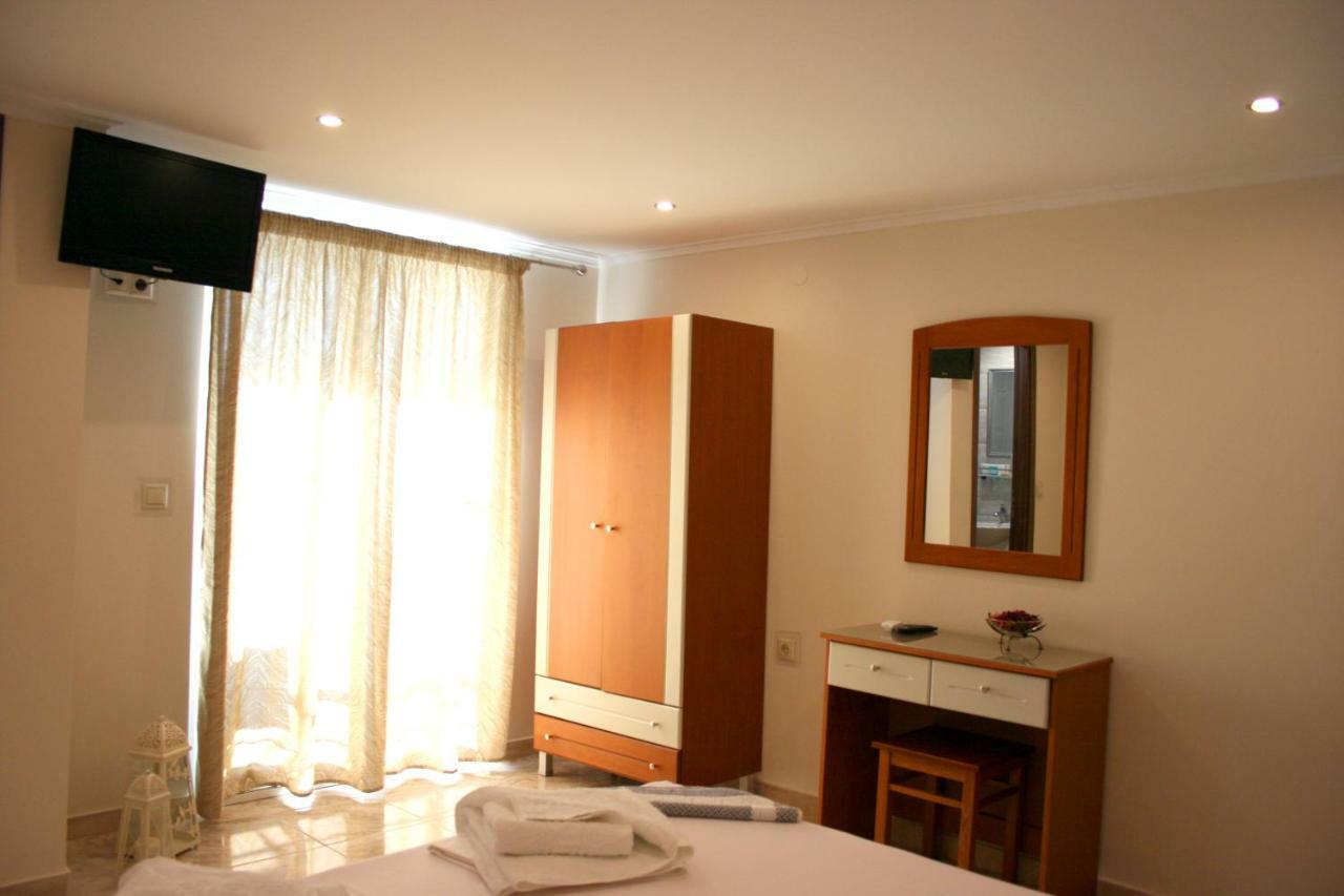 Rea Hotel Paralía Buitenkant foto